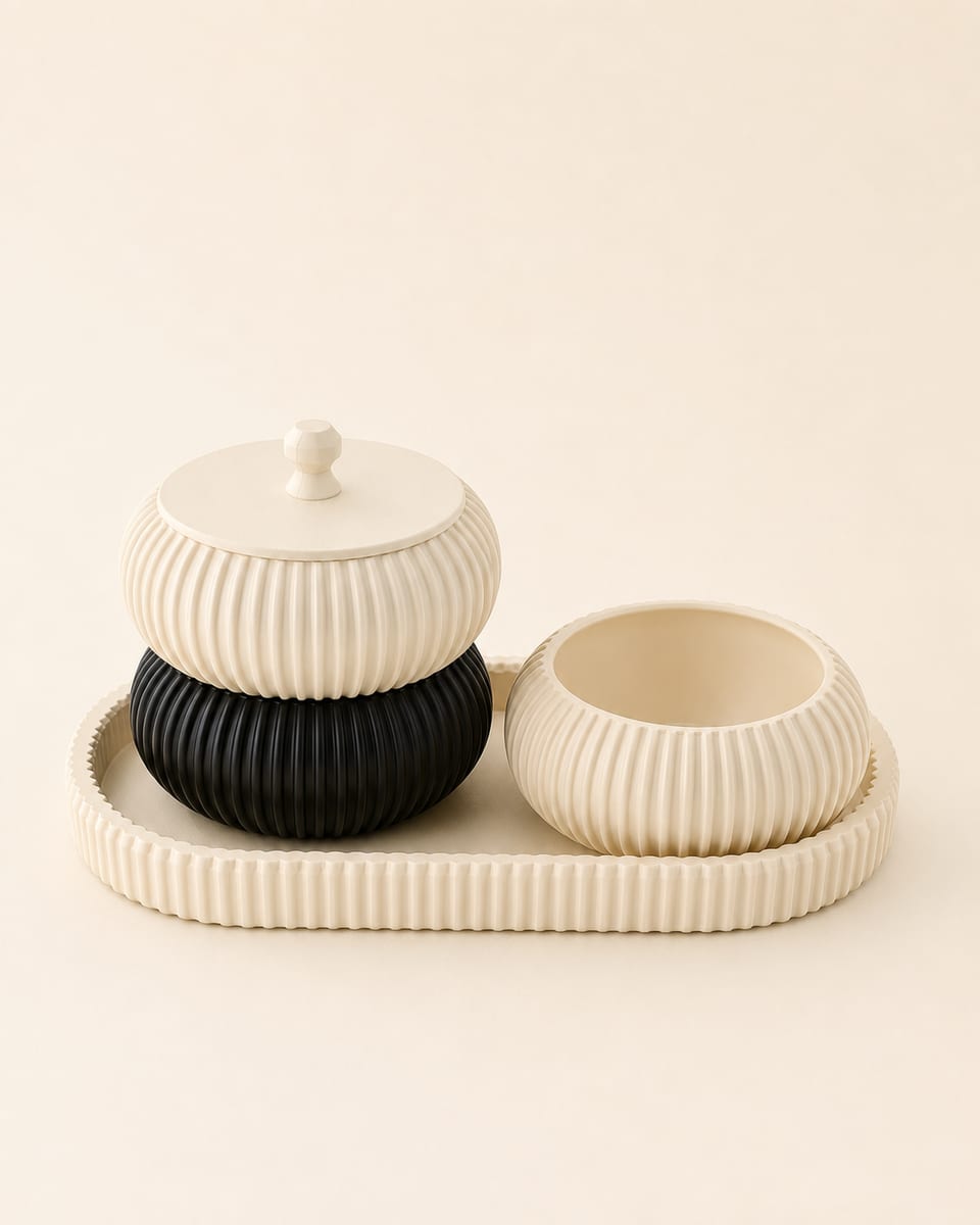Stackable organiser with Tray